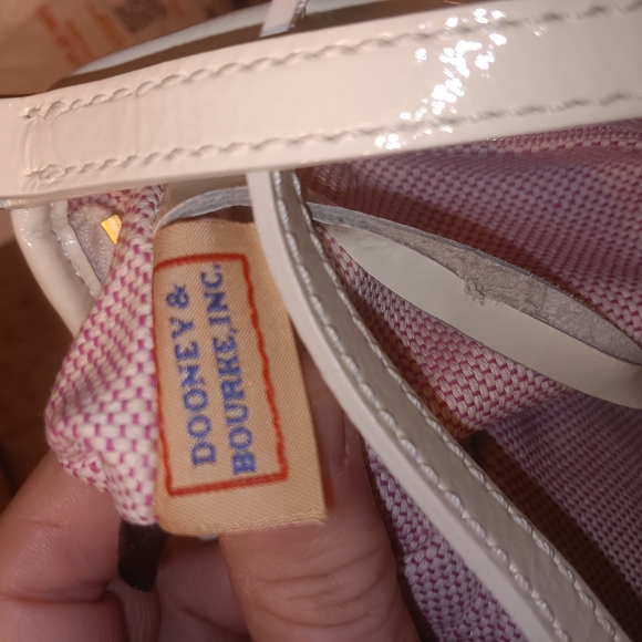 Dooney & Bourke White Wristlet - Picture 9 of 10